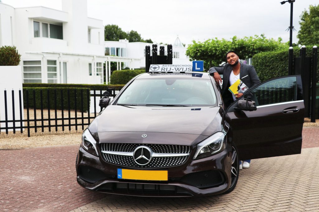 Car with Driving Seesion
